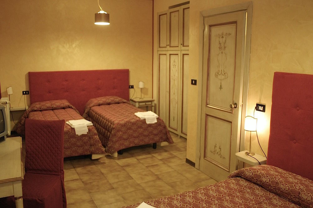 Hotel Fiordigigli L'Aquila Luaran gambar